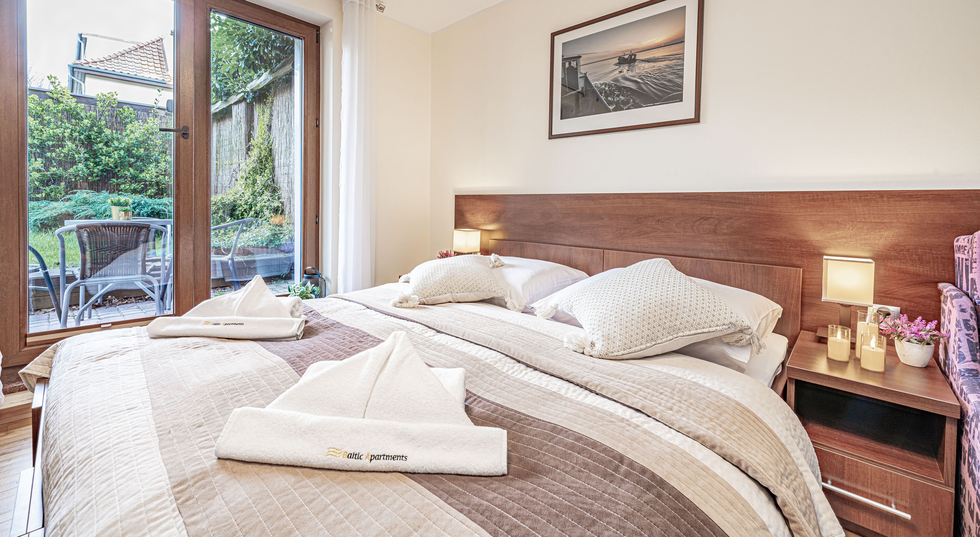 Cortinas blackout, tabla de planchar con plancha y wifi gratis 