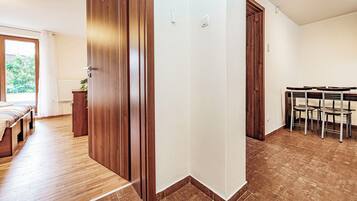 Căn hộ dành cho gia đình | Khu phòng khách | TV màn hình phẳng