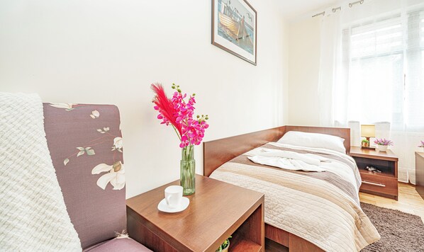 Double Room | 1 bedroom, blackout curtains, iron/ironing board, free WiFi