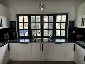 Villa, 4 habitaciones, piscina privada, vistas al jardín | Cocina privada