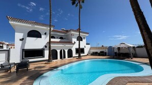 Outdoor pool - Large Villa With Huge Private Pool & Gym (San Bartolomé de Tirajana)