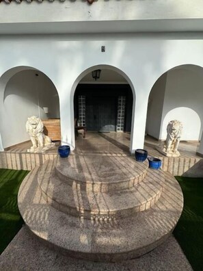 Exterior detail - Large Villa With Huge Private Pool & Gym (San Bartolomé de Tirajana)