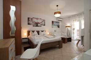 1 chambre, lit parapluie, Wi-Fi gratuit, draps fournis