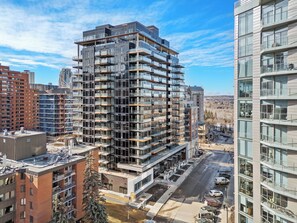 Exterior - Central Stay | New, Gym, Parking, Laundry, AC (Calgary)