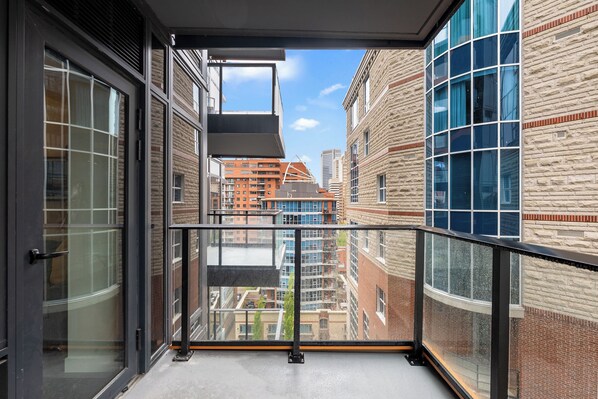 Property grounds - Central Stay | New, Gym, Parking, Laundry, AC (Calgary)