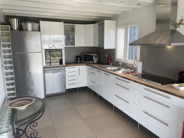 Fridge, microwave, oven, dishwasher