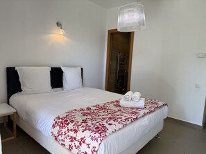 1 chambre, fer et planche à repasser, Wi-Fi gratuit, draps fournis