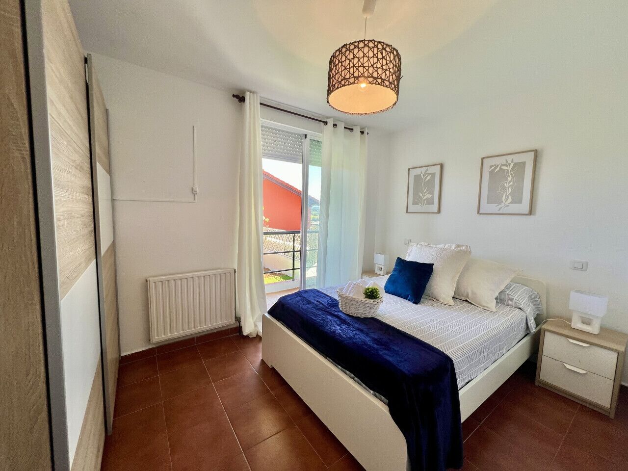 2 bedrooms, iron/ironing board, bed sheets