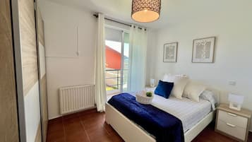 2 bedrooms, iron/ironing board, bed sheets