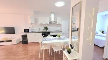 Fridge, microwave, oven, coffee/tea maker