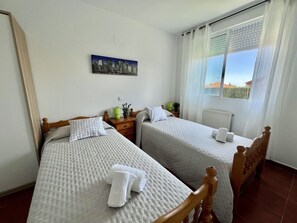 2 Schlafzimmer, Bügeleisen/Bügelbrett, Bettwäsche