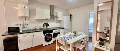 Fridge, microwave, oven, coffee/tea maker