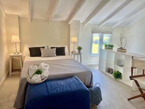 1 slaapkamer, een strijkplank/strijkijzer, wifi, beddengoed