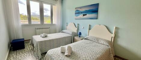 3 bedrooms, iron/ironing board, WiFi, bed sheets