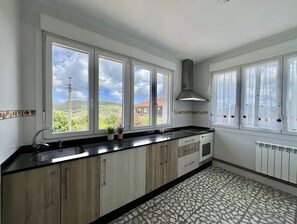 Fridge, microwave, oven, coffee/tea maker