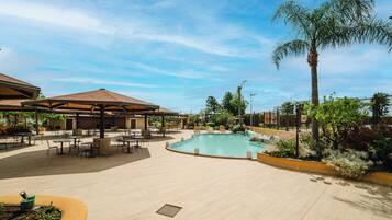 Piscine extérieure (ouverte en saison)