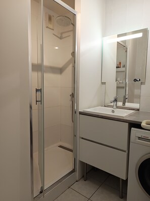 Dusche, Toilettenpapier