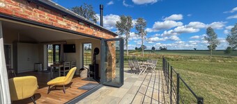 Peaceful Countryside Retreat in Northamptonshire with Wood Fired Hot Tub
