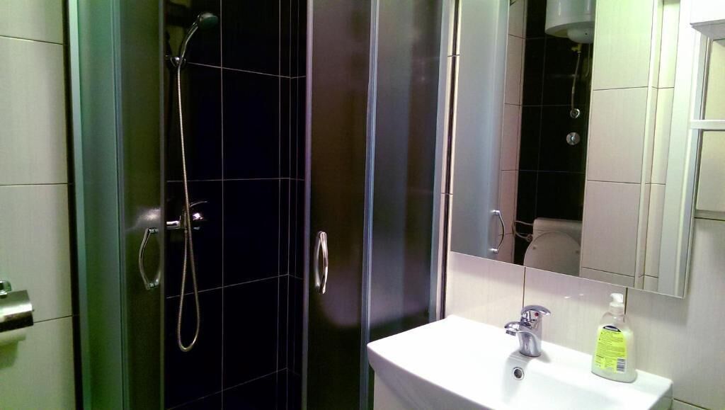 Studio | Bathroom