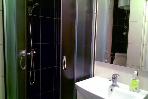 Studio | Bathroom