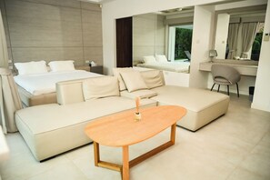 5 bedrooms, iron/ironing board, WiFi, bed sheets