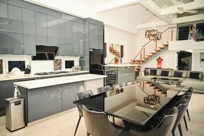 Interior - Luxury Tropical Pool Villa – 5 Bedrooms, Perfect for Families & Groups (Muang Pattaya)