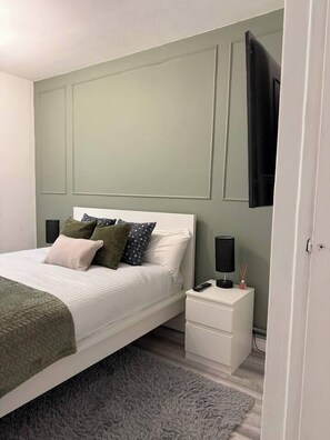 2 bedrooms, iron/ironing board, WiFi, bed sheets