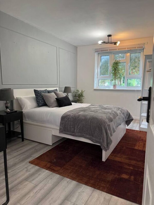 2 bedrooms, iron/ironing board, WiFi, bed sheets