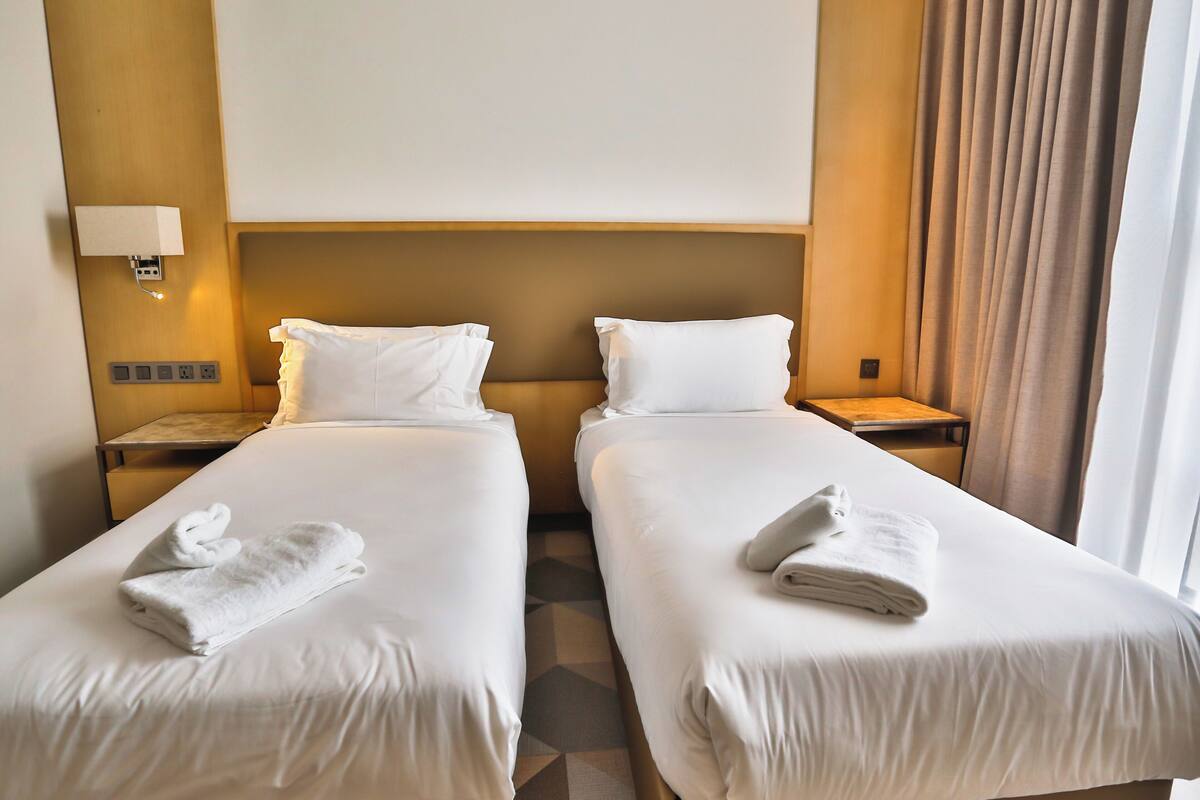 Skrivbord, arbetsyta för laptop och gratis wi-fi