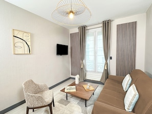 Comfort Apartment, 1 Queen Bed with Sofa bed | Living area