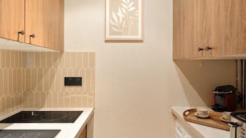 Espresso maker, electric kettle