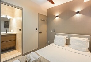 Verdunkelungsvorhänge, Bügeleisen/Bügelbrett, Reisekinderbett