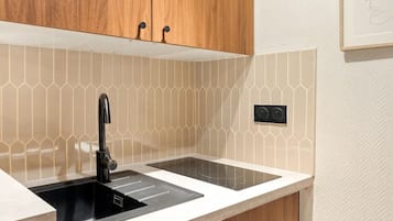 Espresso maker, electric kettle