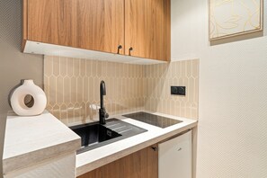 Espresso maker, electric kettle