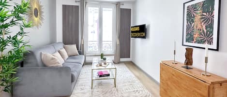 Lägenhet Comfort - 1 queensize-säng med bäddsoffa | Vardagsrum | Smart-tv