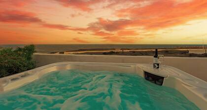 Medano Seaside Villa, Jacuzzi & Pool