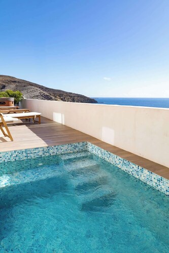 Seaside Jacuzzi Pool Retreat Medano