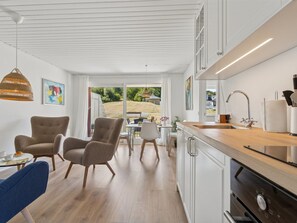 Kühlschrank, Geschirrspüler, Kochgeschirr/Geschirr/Besteck