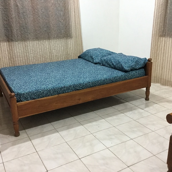 Iron/ironing board, free WiFi