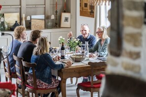 Villa, privébadkamer, uitzicht op tuin | Dineren
