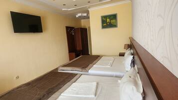 مكتب ومكواة/لوح كي وواي فاي مجانًا