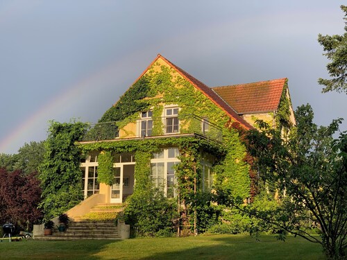 Spacious vacation apartment in the Carolinenhof manor house, Mecklenburg Lake District