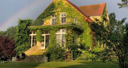 Spacious vacation apartment in the Carolinenhof manor house, Mecklenburg Lake District