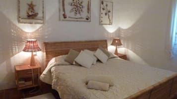 2 habitaciones, tabla de planchar con plancha y ropa de cama