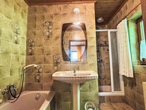 Bathroom - Nice apartment for 4 guests with WIFI, TV, patio and pets allowed (Rohrmoos)