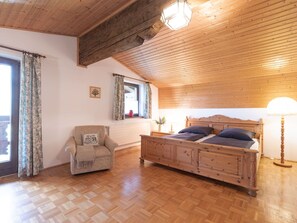 5 bedrooms, free WiFi