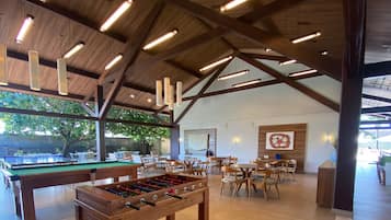 Basic Bungalow | Games room