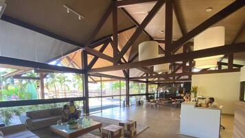 Basic Bungalow | Lobby