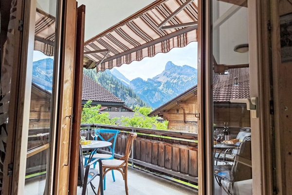 Balcon, Porche, Chaise, Eco Hôtel, Dur, Tache De Bois, Plante D'Appartement, Lumber, Siding, Village De Montagne