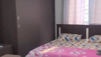 3 bedrooms, iron/ironing board, WiFi